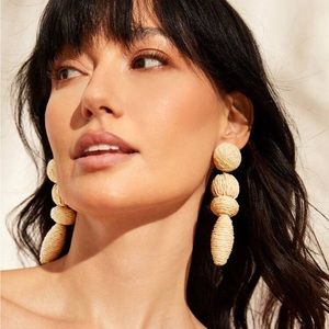 🌿 Boho Raffia Statement Drop Earrings – Woven Natural Dangle